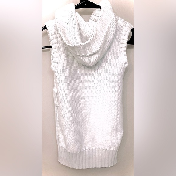 Girls Unique Hooded Old Navy cable kniit vest. Size 8, Bundle Deals! - Picture 4 of 8